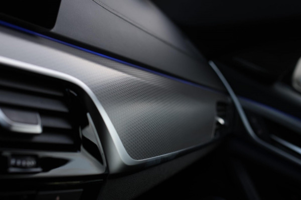 BMW 5 Serie M550i xDrive *Nachtzicht*Massage*H/K*360 Camera*Trekhaak*
