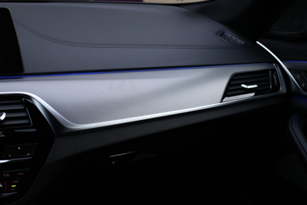 BMW 5 Serie M550i xDrive *Nachtzicht*Massage*H/K*360 Camera*Trekhaak*