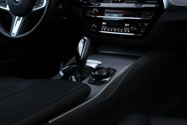 BMW 5 Serie M550i xDrive *Nachtzicht*Massage*H/K*360 Camera*Trekhaak*
