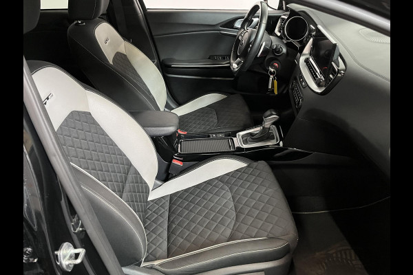 Kia ProCeed 1.5 T-GDi MHEV GT-Line Edition Climate control Cruise control adaptive Achteruitrijd camera Parkeersensoren achter Stuur verwarming Voorstoelen verwarmd Navigatie Apple Carplay/ Android Auto
