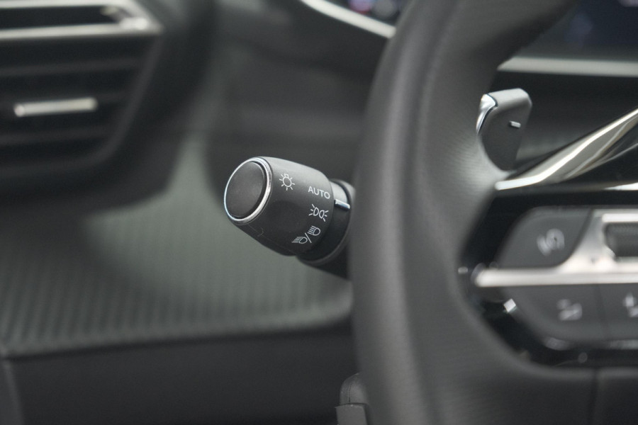 Peugeot 2008 Hybrid 136 e-DSC6 GT | 360 Camera | Panoramadak | Adaptieve Cruise Control | Dodehoekdetectie | Navigatie