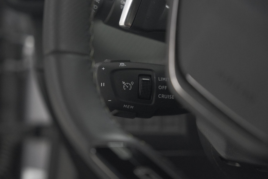 Peugeot 2008 Hybrid 136 e-DSC6 GT | 360 Camera | Panoramadak | Adaptieve Cruise Control | Dodehoekdetectie | Navigatie