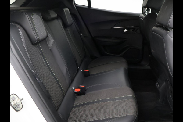 Peugeot e-2008 EV GT 50 kWh 3-FASE + ADAPTIVE CRUISE | STOELVERW. | 18 INCH | LED | APPLE CARPLAY | CAMERA