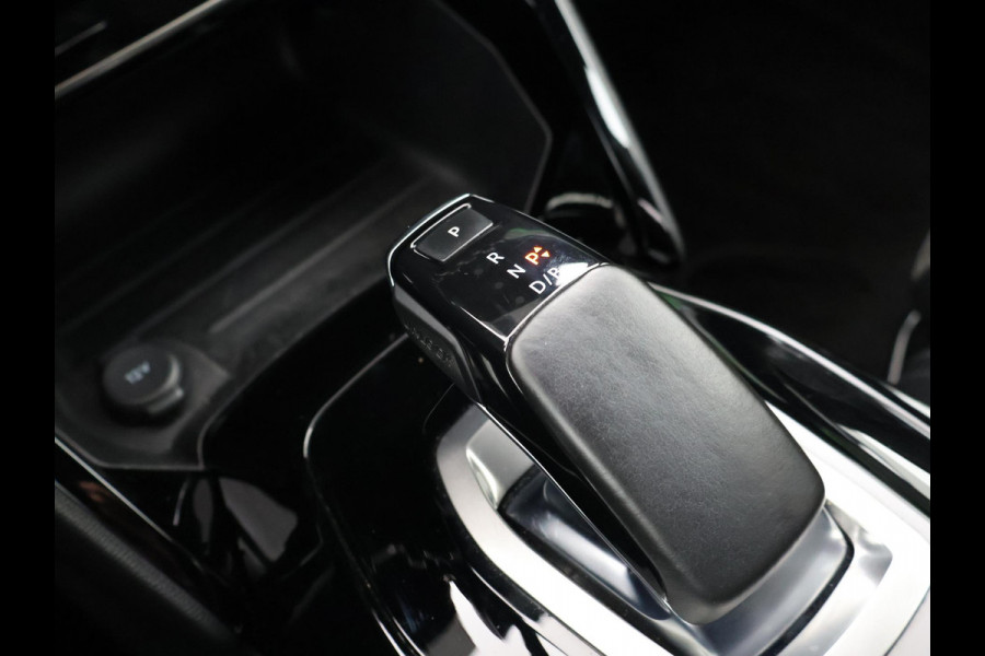 Peugeot e-2008 EV GT 50 kWh 3-FASE + ADAPTIVE CRUISE | STOELVERW. | 18 INCH | LED | APPLE CARPLAY | CAMERA