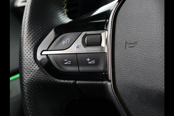 Peugeot e-2008 EV GT 50 kWh 3-FASE + ADAPTIVE CRUISE | STOELVERW. | 18 INCH | LED | APPLE CARPLAY | CAMERA