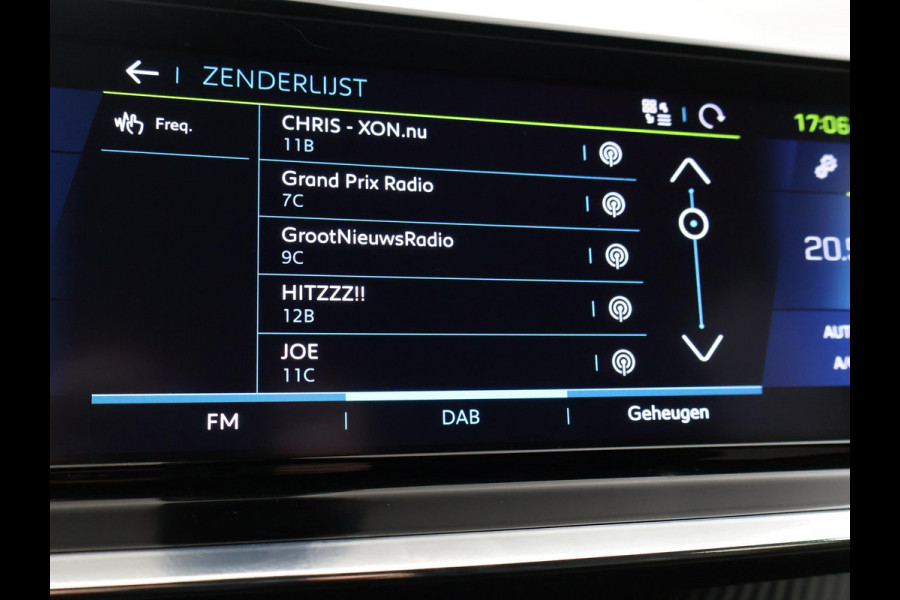 Peugeot e-2008 EV GT 50 kWh 3-FASE + ADAPTIVE CRUISE | STOELVERW. | 18 INCH | LED | APPLE CARPLAY | CAMERA