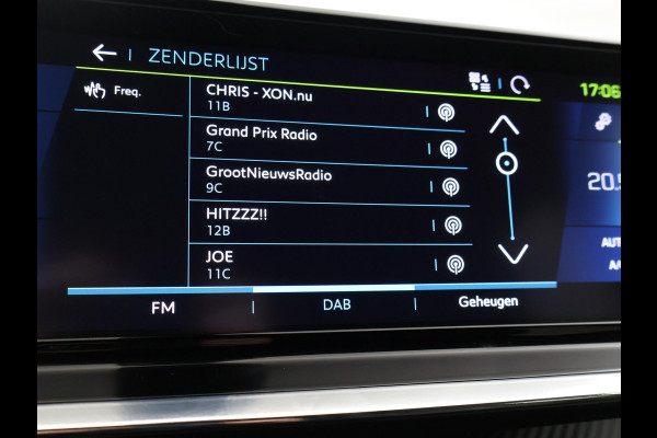 Peugeot e-2008 EV GT 50 kWh 3-FASE + ADAPTIVE CRUISE | STOELVERW. | 18 INCH | LED | APPLE CARPLAY | CAMERA