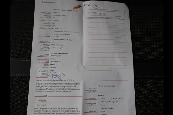 Peugeot e-2008 EV GT 50 kWh 3-FASE + ADAPTIVE CRUISE | STOELVERW. | 18 INCH | LED | APPLE CARPLAY | CAMERA