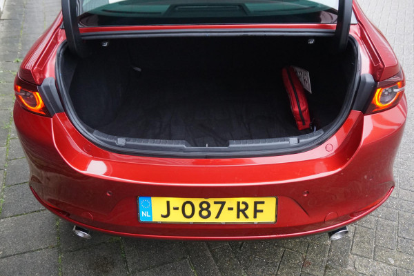 Mazda 3 2.0 e-SkyActiv-X M Hybrid 180PK Luxury/Leer/18Inch /Bose/Head-Up/Trekhaak.