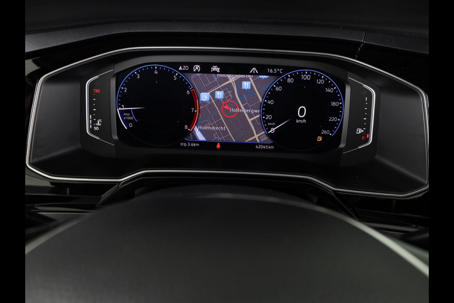 Volkswagen Polo 1.0 TSI Highline 116 pk | Navigatie | Parkeersensoren | Achteruitrijcamera | Adaptieve cruise control | Voll. digitaal instrumentenpaneel |