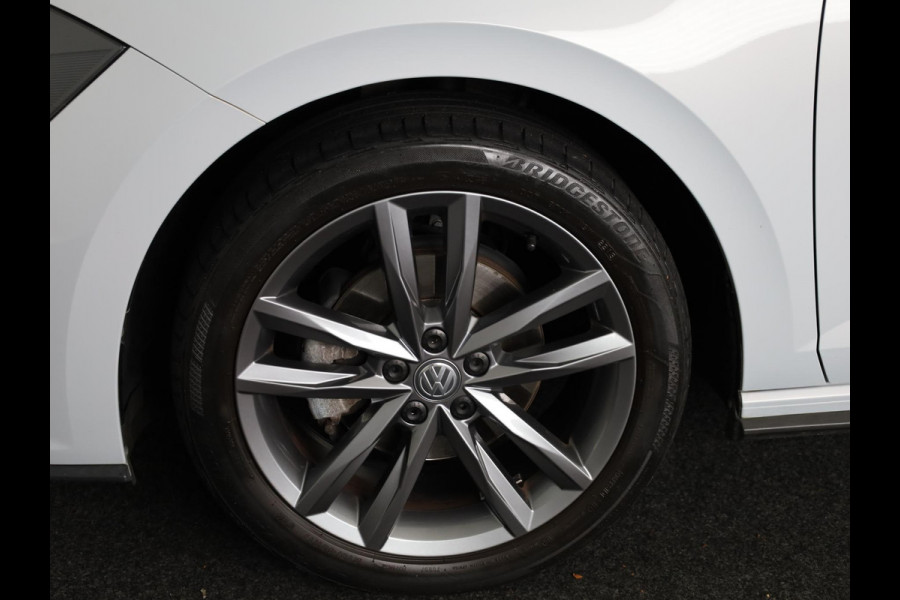 Volkswagen Polo 1.0 TSI Highline 116 pk | Navigatie | Parkeersensoren | Achteruitrijcamera | Adaptieve cruise control | Voll. digitaal instrumentenpaneel |