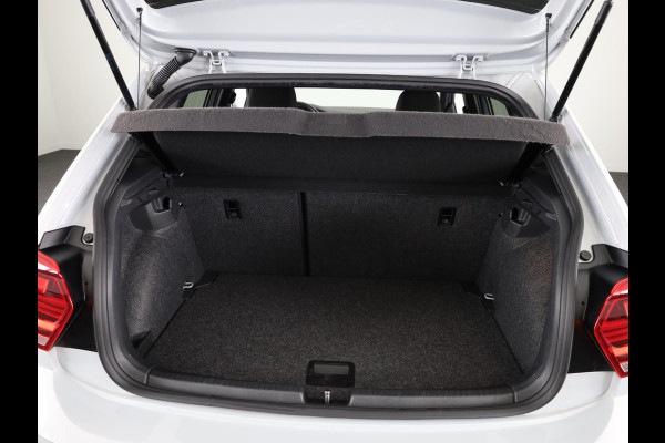 Volkswagen Polo 1.0 TSI Highline 116 pk | Navigatie | Parkeersensoren | Achteruitrijcamera | Adaptieve cruise control | Voll. digitaal instrumentenpaneel |