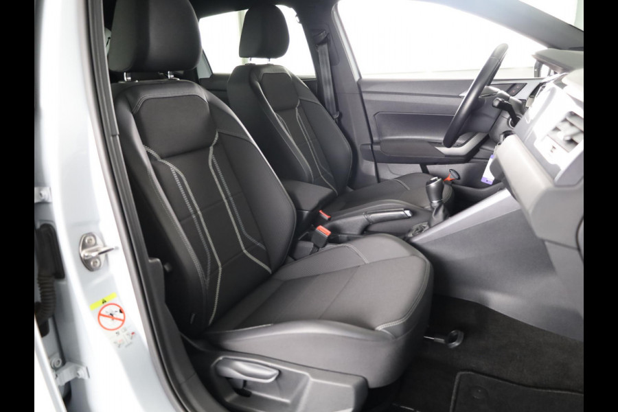 Volkswagen Polo 1.0 TSI Highline 116 pk | Navigatie | Parkeersensoren | Achteruitrijcamera | Adaptieve cruise control | Voll. digitaal instrumentenpaneel |