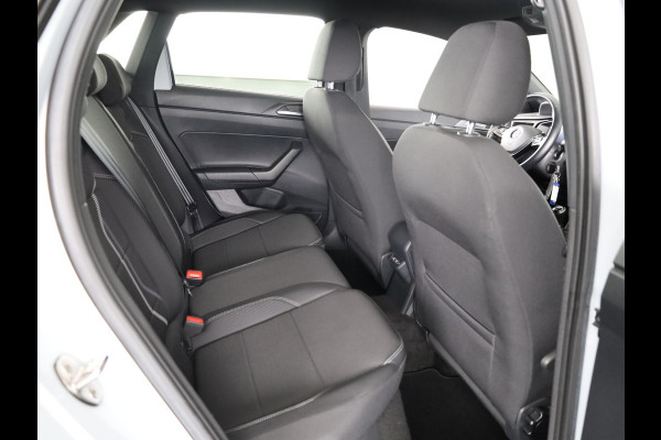 Volkswagen Polo 1.0 TSI Highline 116 pk | Navigatie | Parkeersensoren | Achteruitrijcamera | Adaptieve cruise control | Voll. digitaal instrumentenpaneel |