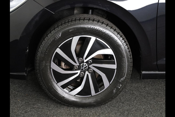 Volkswagen Polo 1.0 TSI Life Edition 95 pk | Verlengde garantie | Navigatie | Parkeersensoren | Achteruitrijcamera | Adaptieve cruise control | Stoelverwarming |