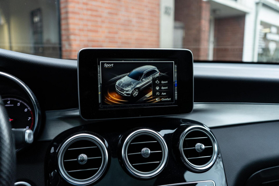Mercedes-Benz GLC 250 4MATIC AMG Pano / Trekhaak / ACC