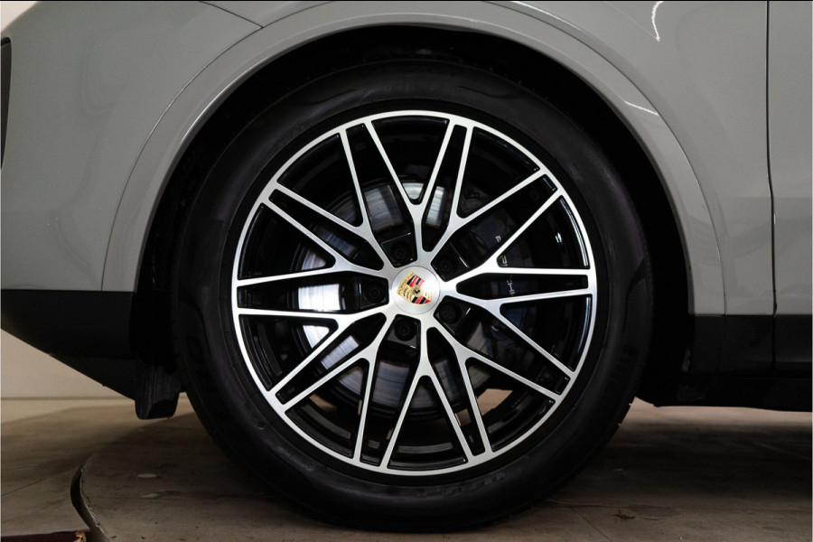 Porsche Cayenne 3.0 E-Hybrid 470PK | Krijt | Pano | InnoDrive | Sfeer | Bose | Lucht | 12 MND Garantie