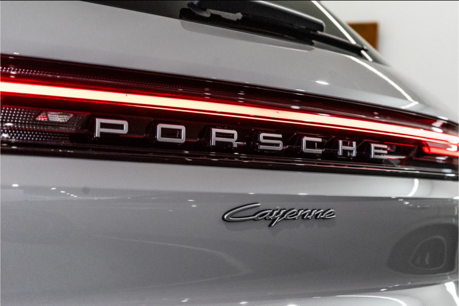 Porsche Cayenne 3.0 E-Hybrid 470PK | Krijt | Pano | InnoDrive | Sfeer | Bose | Lucht | 12 MND Garantie