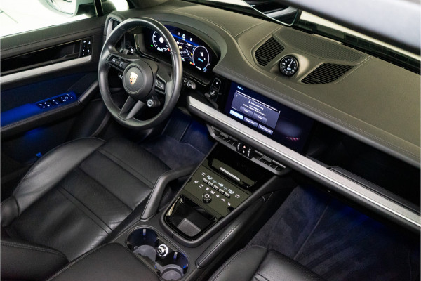 Porsche Cayenne 3.0 E-Hybrid 470PK | Krijt | Pano | InnoDrive | Sfeer | Bose | Lucht | 12 MND Garantie