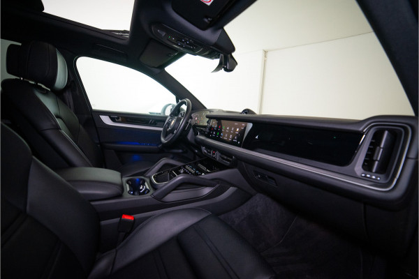 Porsche Cayenne 3.0 E-Hybrid 470PK | Krijt | Pano | InnoDrive | Sfeer | Bose | Lucht | 12 MND Garantie