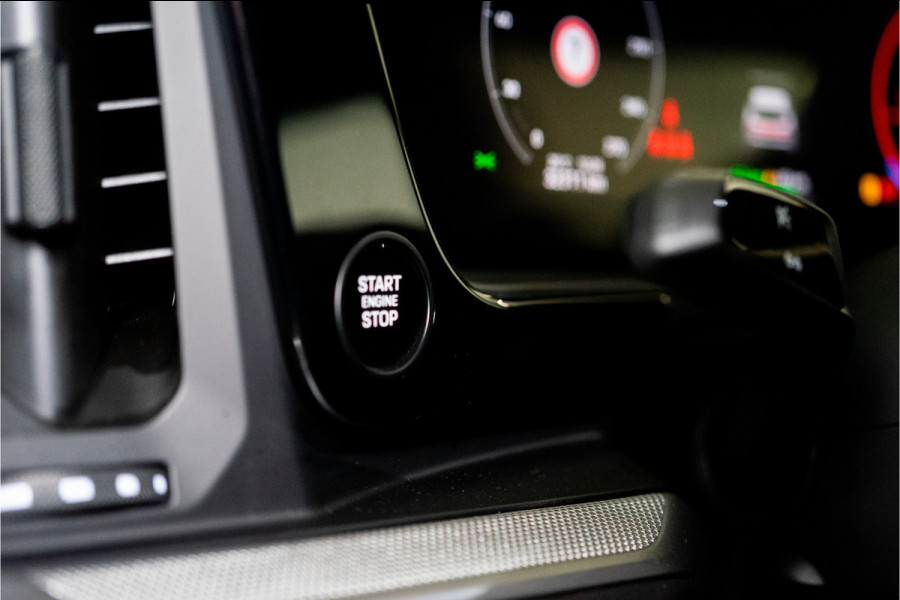 Porsche Cayenne 3.0 E-Hybrid 470PK | Krijt | Pano | InnoDrive | Sfeer | Bose | Lucht | 12 MND Garantie