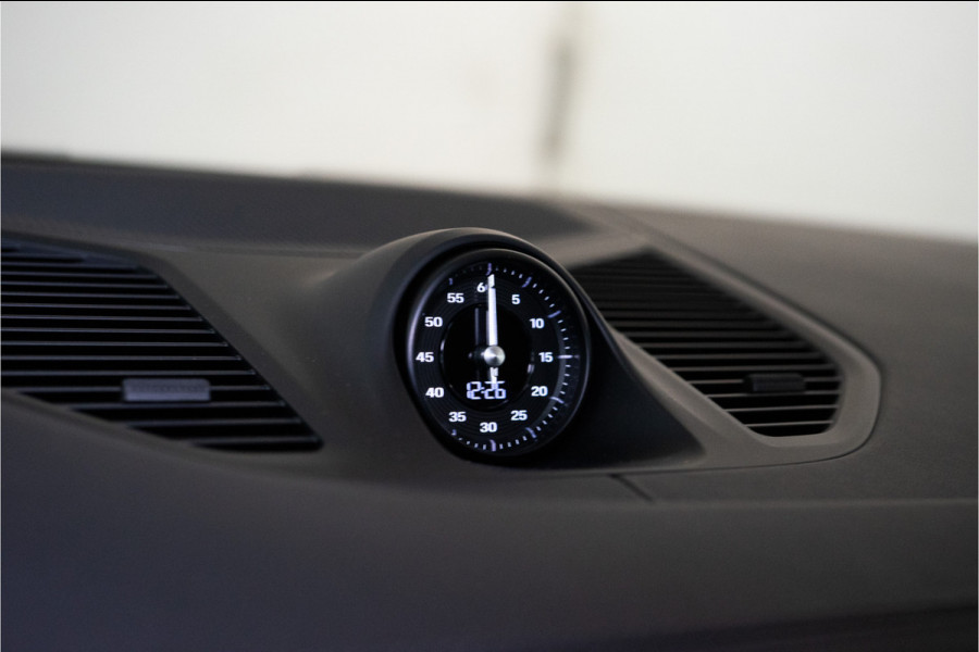 Porsche Cayenne 3.0 E-Hybrid 470PK | Krijt | Pano | InnoDrive | Sfeer | Bose | Lucht | 12 MND Garantie