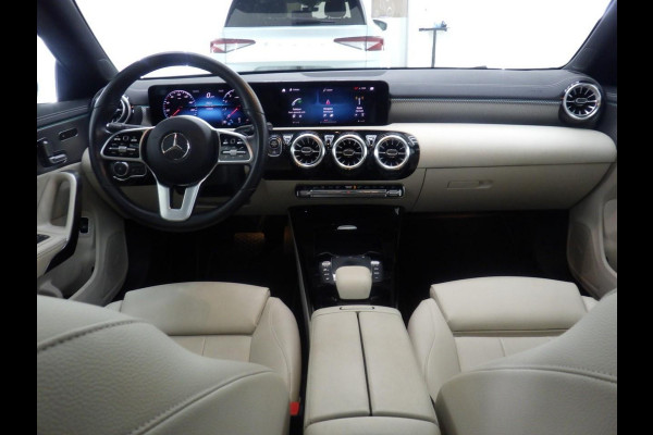 Mercedes-Benz CLA-Klasse Shooting Brake 200 Aut. DCT Luxury BUITENKANS! Panodak Ambient Light Leder + Memory stoelen PDC VA+Camera Mulitibeam LED NAVI MBUX Augmented Reality NL Auto + NAP