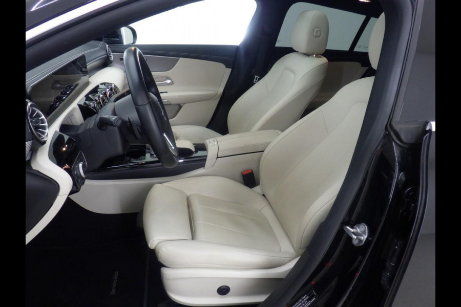 Mercedes-Benz CLA-Klasse Shooting Brake 200 Aut. DCT Luxury BUITENKANS! Panodak Ambient Light Leder + Memory stoelen PDC VA+Camera Mulitibeam LED NAVI MBUX Augmented Reality NL Auto + NAP