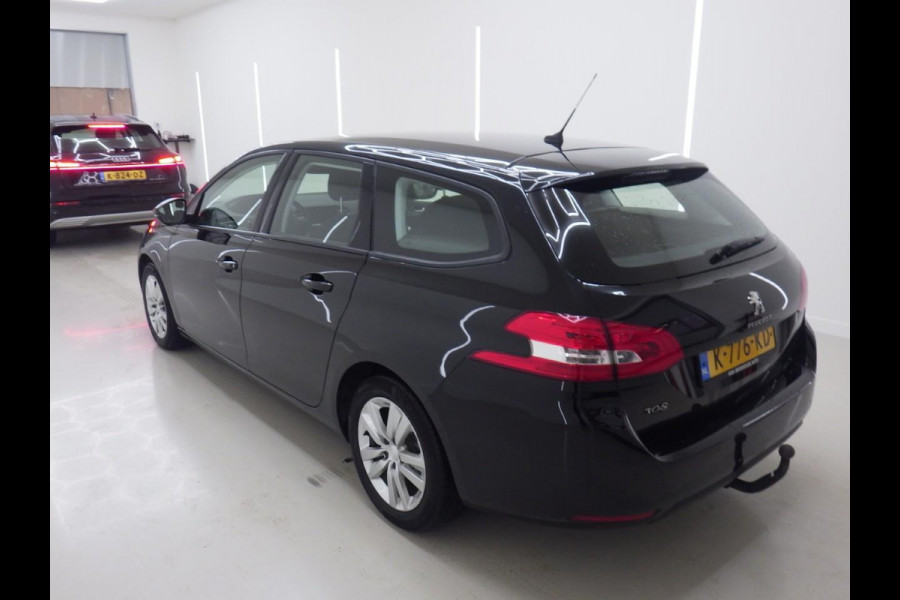 Peugeot 308 SW 1.2 PureTech Blue Lease Active Airco Navi Carplay PDC Achter Trekhaak Lichtmetalen velgen Cruise Control Distr. riem reeds vervangen! APK 01-2027