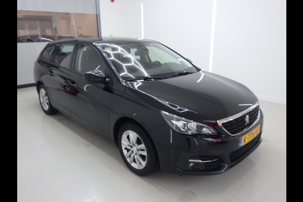 Peugeot 308 SW 1.2 PureTech Blue Lease Active Airco Navi Carplay PDC Achter Trekhaak Lichtmetalen velgen Cruise Control Distr. riem reeds vervangen! APK 01-2027