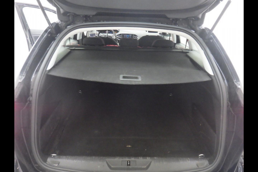 Peugeot 308 SW 1.2 PureTech Blue Lease Active Airco Navi Carplay PDC Achter Trekhaak Lichtmetalen velgen Cruise Control Distr. riem reeds vervangen! APK 01-2027