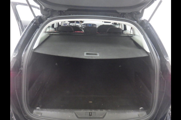 Peugeot 308 SW 1.2 PureTech Blue Lease Active Airco Navi Carplay PDC Achter Trekhaak Lichtmetalen velgen Cruise Control Distr. riem reeds vervangen! APK 01-2027