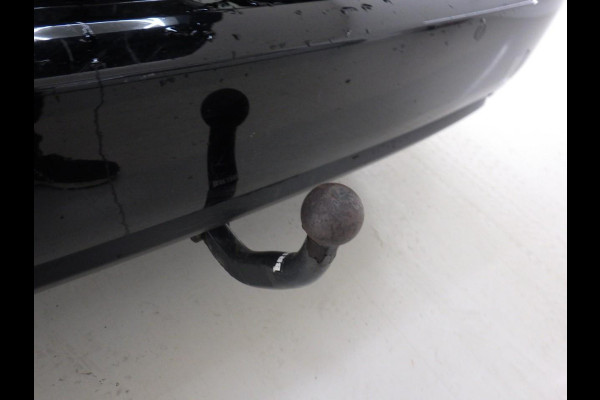 Peugeot 308 SW 1.2 PureTech Blue Lease Active Airco Navi Carplay PDC Achter Trekhaak Lichtmetalen velgen Cruise Control Distr. riem reeds vervangen! APK 01-2027