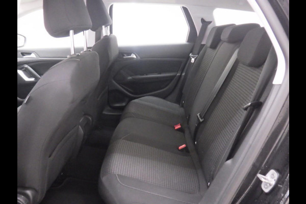 Peugeot 308 SW 1.2 PureTech Blue Lease Active Airco Navi Carplay PDC Achter Trekhaak Lichtmetalen velgen Cruise Control Distr. riem reeds vervangen! APK 01-2027