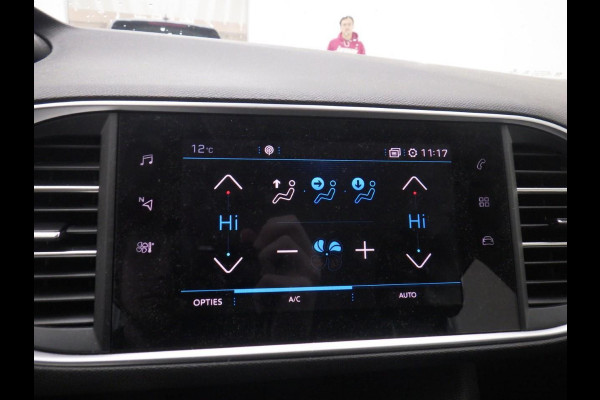 Peugeot 308 SW 1.2 PureTech Blue Lease Active Airco Navi Carplay PDC Achter Trekhaak Lichtmetalen velgen Cruise Control Distr. riem reeds vervangen! APK 01-2027