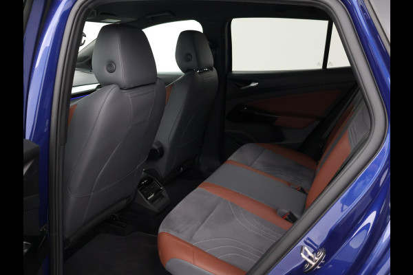 Volkswagen ID.4 FIRST 77 kWh 1st + 20 INCH LMV | TREKHAAK | CAMERA | SFEERVERLICHTING | ADAPTIVE CRUISE | STOELVERW.