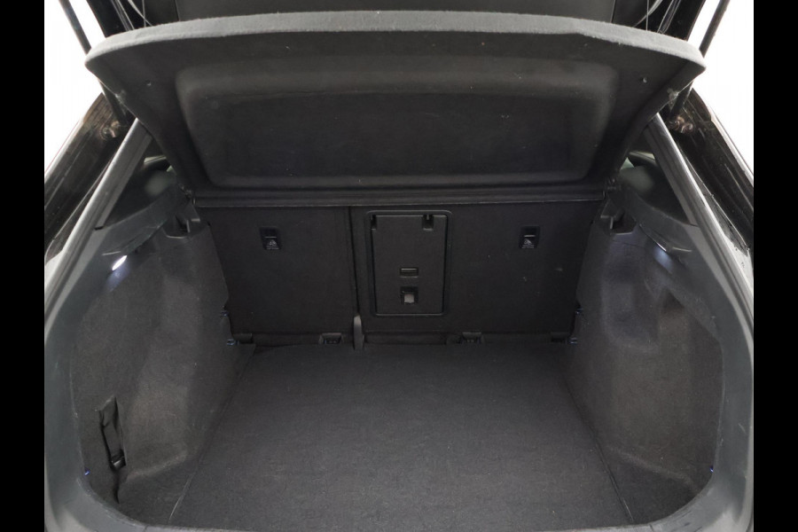 Volkswagen ID.4 FIRST 77 kWh 1st + 20 INCH LMV | TREKHAAK | CAMERA | SFEERVERLICHTING | ADAPTIVE CRUISE | STOELVERW.