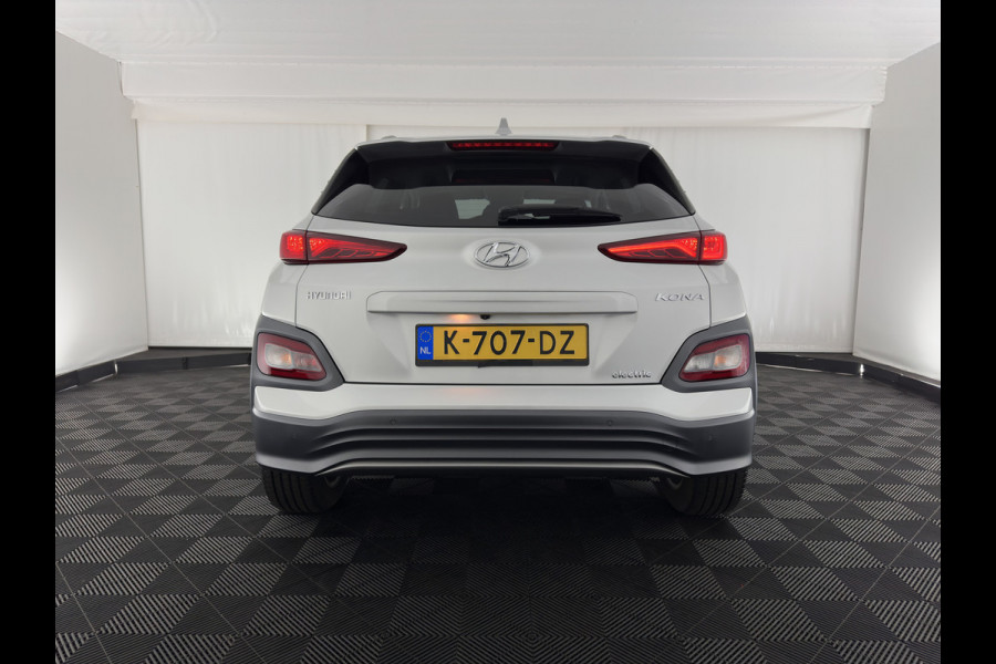 Hyundai Kona EV Fashion 64 kWh (3-Fase) {SOH-100%} (INCL-BTW)  Aut * HEATPUMP | NAVI-FULLMAP | LEATHER-FABRIC | KEYLESS | CAMERA | DAB | ECC | PDC | ADAPTIVE-CRUISE | LANE-ASSIST | HEATED SEATS | PRIVACY-GLASS | HEAD-UP | SHIFT-PADDLES | 17"A