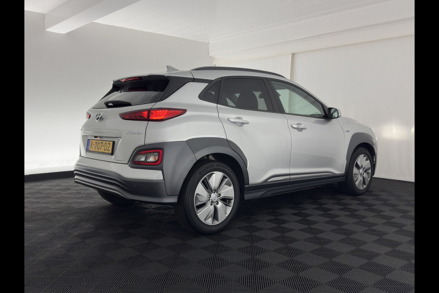 Hyundai Kona EV Fashion 64 kWh (3-Fase) {SOH-100%} (INCL-BTW)  Aut * HEATPUMP | NAVI-FULLMAP | LEATHER-FABRIC | KEYLESS | CAMERA | DAB | ECC | PDC | ADAPTIVE-CRUISE | LANE-ASSIST | HEATED SEATS | PRIVACY-GLASS | HEAD-UP | SHIFT-PADDLES | 17"A