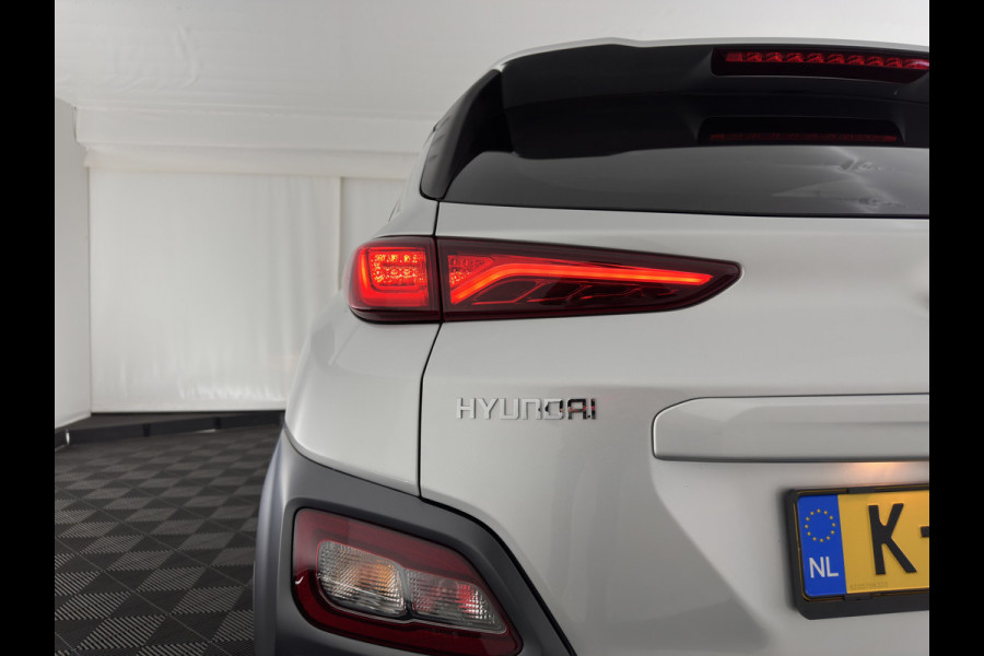 Hyundai Kona EV Fashion 64 kWh (3-Fase) {SOH-100%} (INCL-BTW)  Aut * HEATPUMP | NAVI-FULLMAP | LEATHER-FABRIC | KEYLESS | CAMERA | DAB | ECC | PDC | ADAPTIVE-CRUISE | LANE-ASSIST | HEATED SEATS | PRIVACY-GLASS | HEAD-UP | SHIFT-PADDLES | 17"A