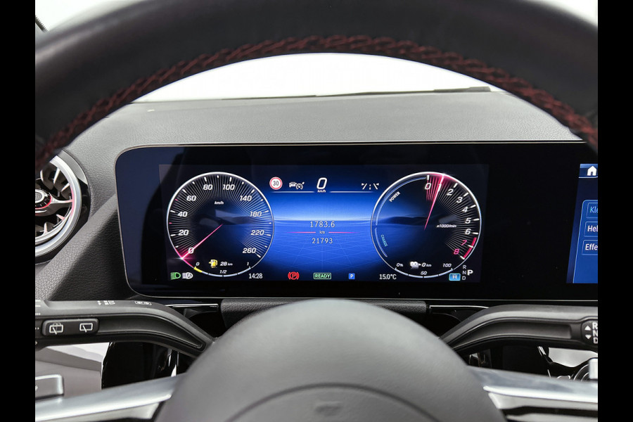 Mercedes-Benz GLA 250 e AMG Plug-In Hybride 5 spaaks lichtmetalen velgen | Navigatie | Parking support met camera | Inclusief 24 maanden MB Certified garantie voor Europa.