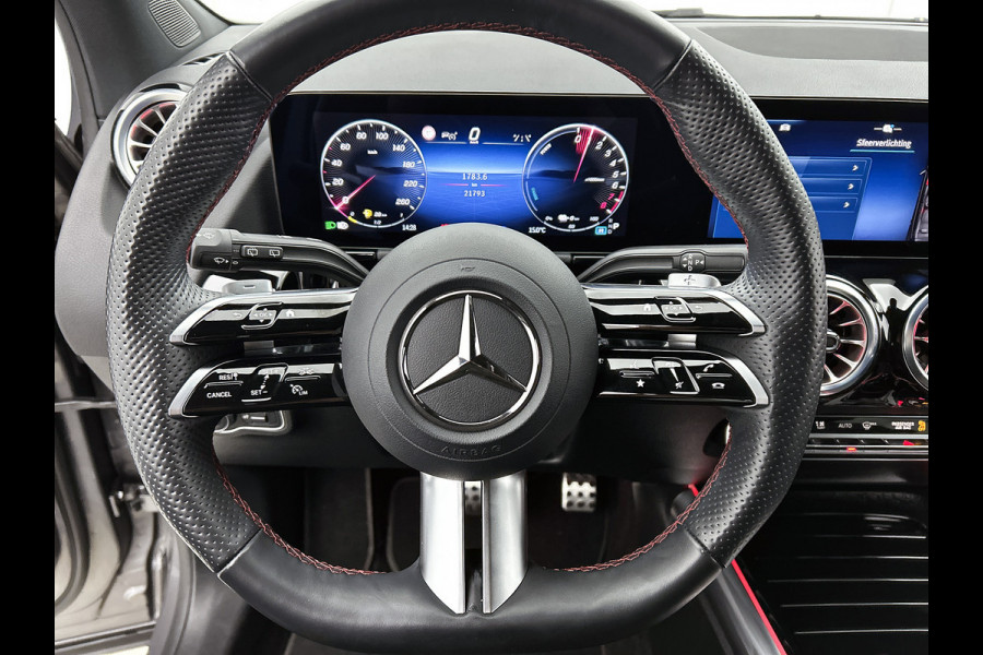 Mercedes-Benz GLA 250 e AMG Plug-In Hybride 5 spaaks lichtmetalen velgen | Navigatie | Parking support met camera | Inclusief 24 maanden MB Certified garantie voor Europa.