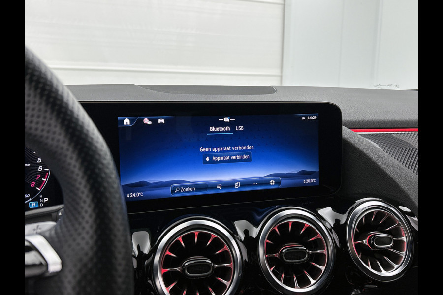 Mercedes-Benz GLA 250 e AMG Plug-In Hybride 5 spaaks lichtmetalen velgen | Navigatie | Parking support met camera | Inclusief 24 maanden MB Certified garantie voor Europa.