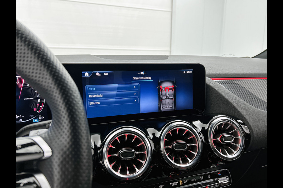 Mercedes-Benz GLA 250 e AMG Plug-In Hybride 5 spaaks lichtmetalen velgen | Navigatie | Parking support met camera | Inclusief 24 maanden MB Certified garantie voor Europa.