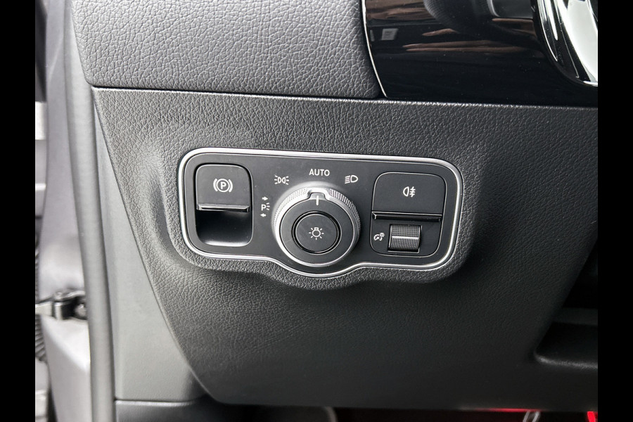 Mercedes-Benz GLA 250 e AMG Plug-In Hybride 5 spaaks lichtmetalen velgen | Navigatie | Parking support met camera | Inclusief 24 maanden MB Certified garantie voor Europa.
