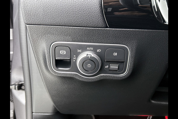 Mercedes-Benz GLA 250 e AMG Plug-In Hybride 5 spaaks lichtmetalen velgen | Navigatie | Parking support met camera | Inclusief 24 maanden MB Certified garantie voor Europa.