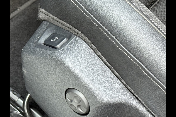 Opel Grandland X BWJ 2019 | 1.2T 131PK Bus. Executive | TREKHAAK | PANO DAK | CLIMA | NAVI | 18'' LMV | CARPLAY | SPORTSTOELEN | PDC 2X