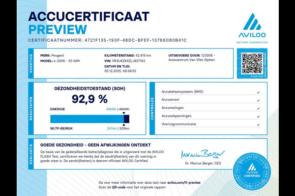 Peugeot e-2008 EV GT Première 1 fase 50 kWh SOH 92,9% | SCHUIF- KANTELDAK | NAVI & CARPLAY | ACHTERUITRIJCAMERA MET SENSOREN | E.C.C. |
