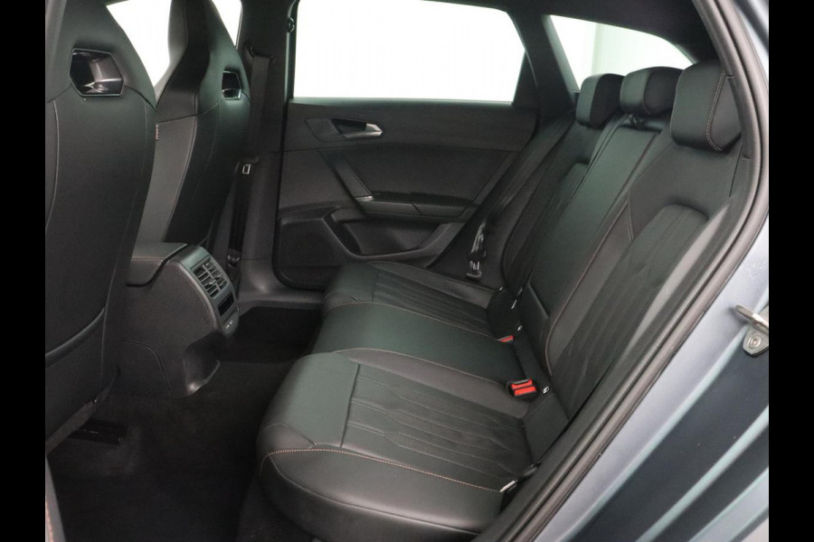 CUPRA Leon 1.4 eHybrid VZ | 245pk | Leder | Stoelverwarming | Camera | Carplay | Memory | Sfeerverlichting | Navigatie | Adaptive cruise | Keyless | Sportstoelen | Full LED | 19'' | PHEV | Plug In