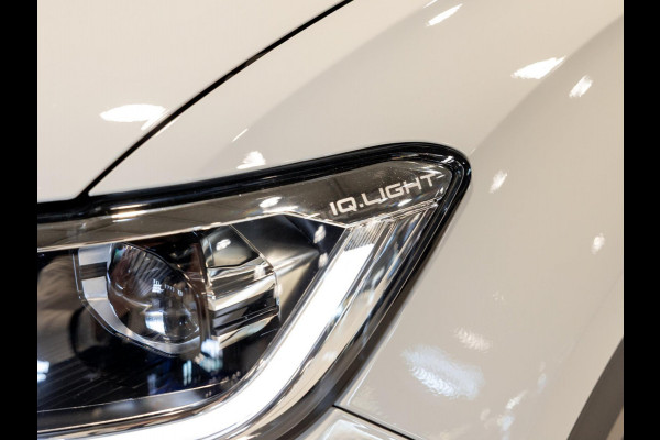 Volkswagen T-Roc 1.5 TSI R-Line Blackstyle / 150pk / Stoel en stuur verwarming / Achteruitrij camera / Keyless /